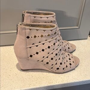 Michael Kors Uma Wedges Open Toe Ankle Boots Cement Suede Back Zipper Size 8.5